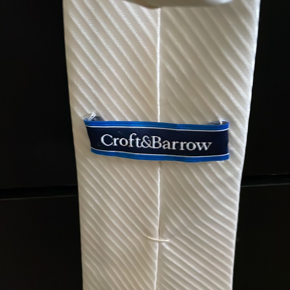 Croft & Barrow Tie.  White - Picture 2 of 2